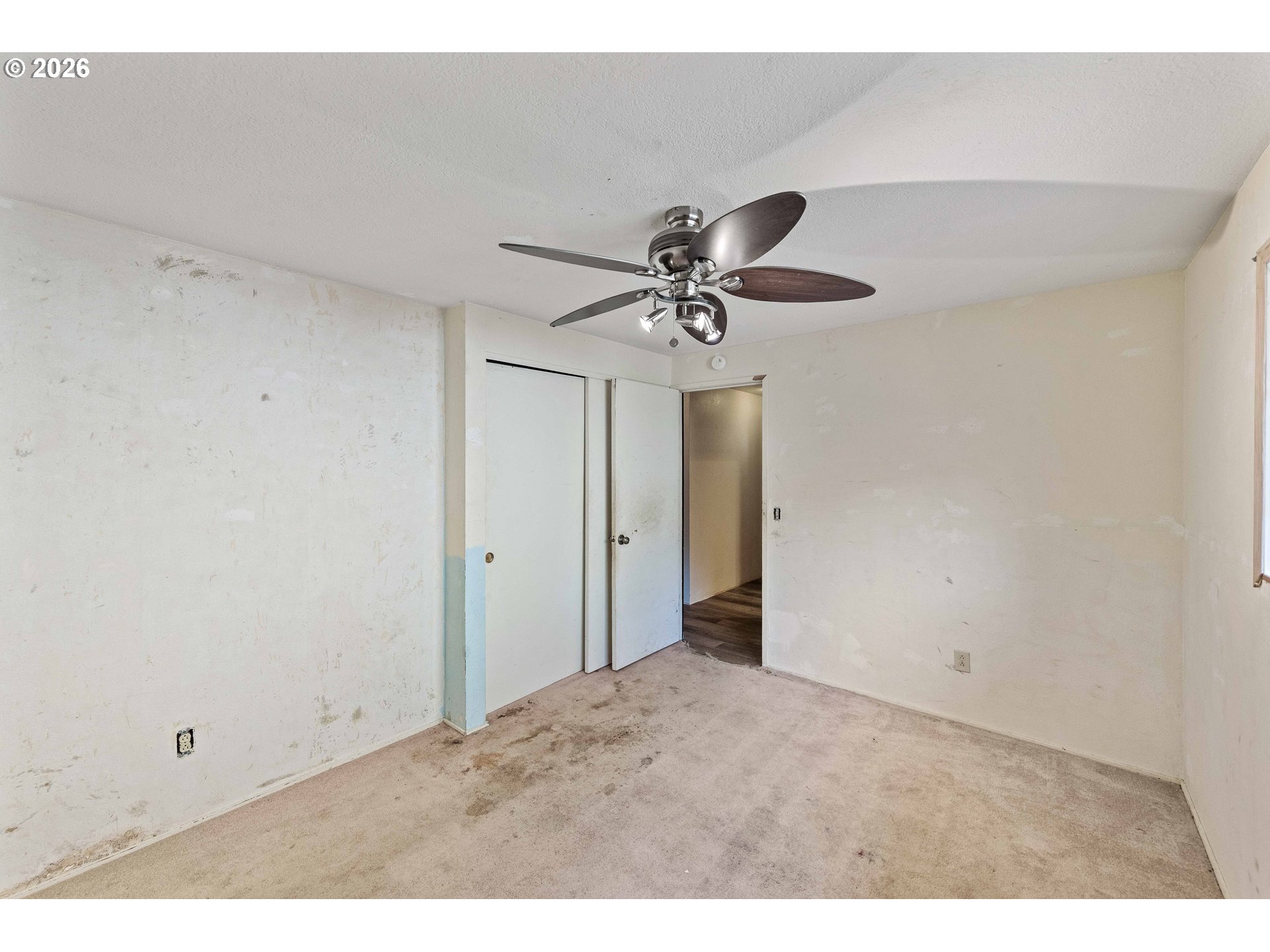 2031 Kincheloe Lane Myrtle Point, OR 97458 - Photo 26 of 33 a view of a livingroom with a chandelier fan