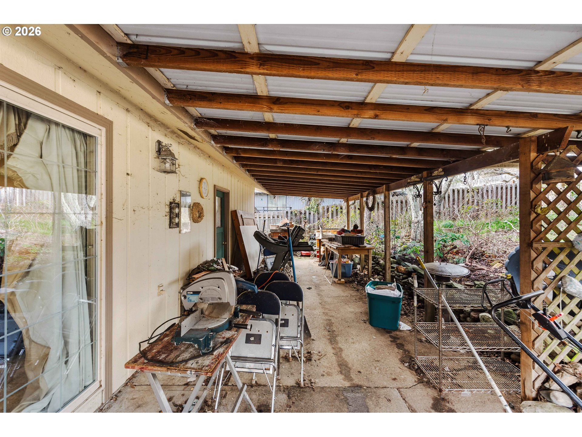 2031 Kincheloe Lane Myrtle Point, OR 97458 - Photo 27 of 33 a living room with furniture