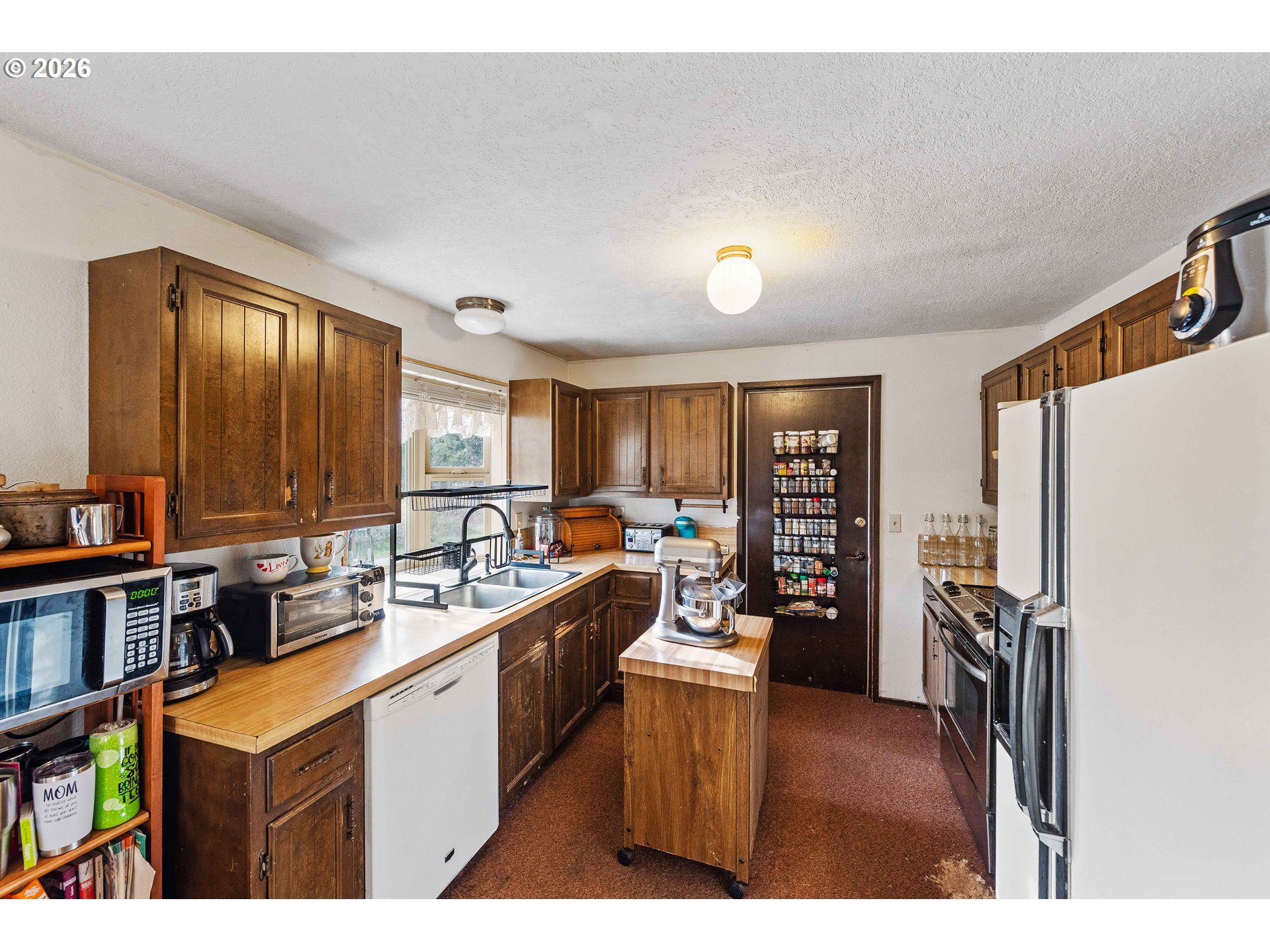 2031 Kincheloe Lane Myrtle Point, OR 97458 - Photo 10 of 33 a kitchen with a table and chairs