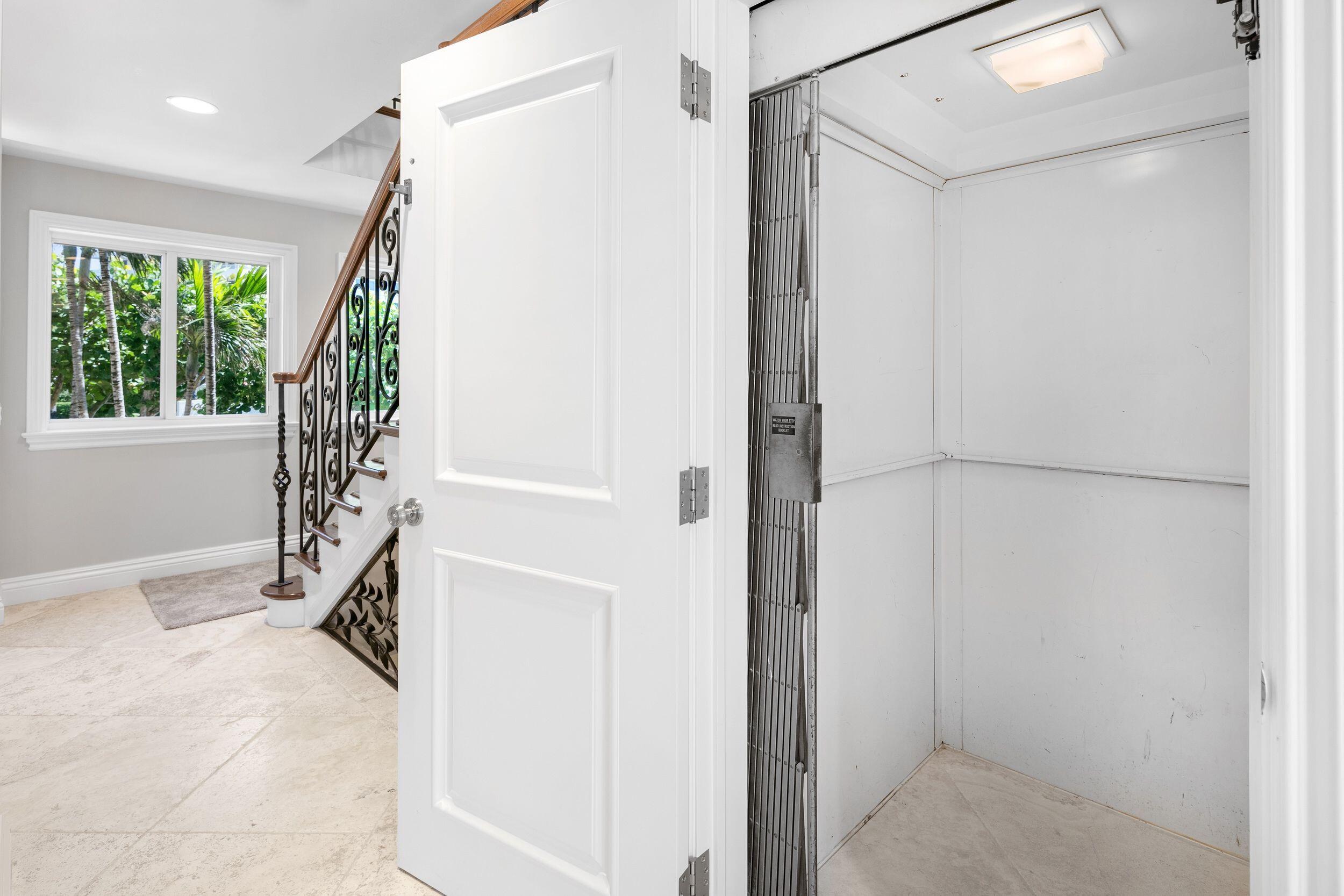 555 South Ocean Boulevard, Unit 4 Boca Raton, FL 33432 - Photo 36 of 39 a view of entryway