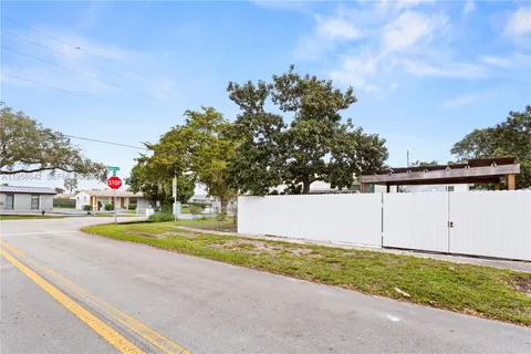 $540,000 | 821 North 73rd Avenue, Hollywood, FL 33024
