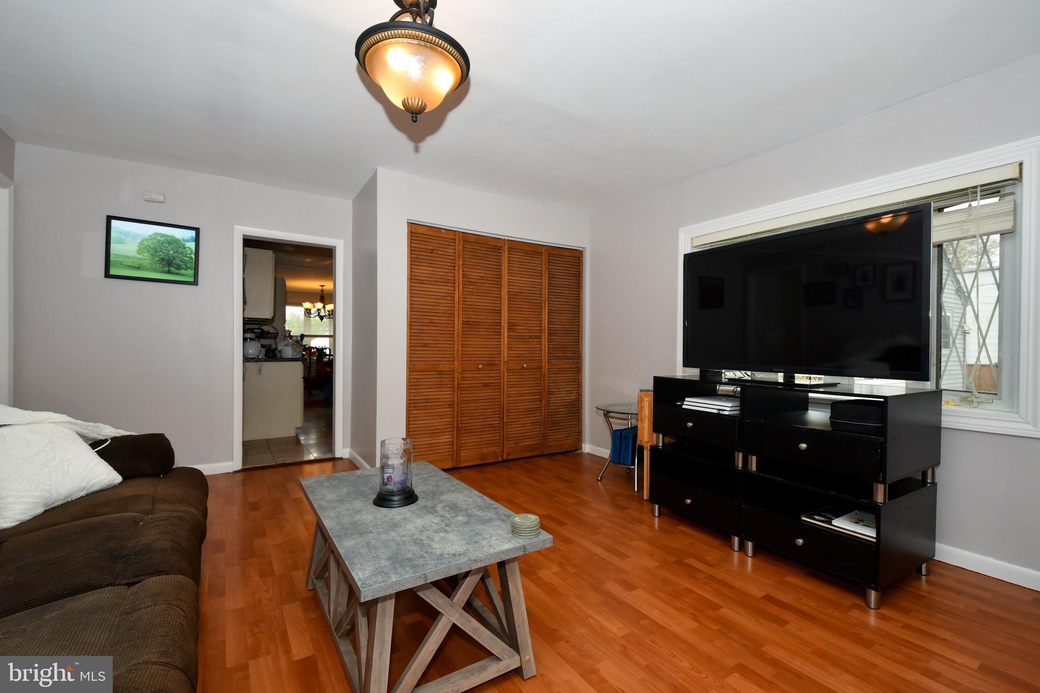 217 German Hill Road Baltimore, MD 21222 - Photo 4 of 25 Living Room