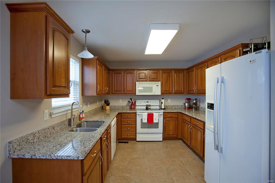 412 Arbor Spring Drive Ballwin, MO 63021 - Photo 9 of 33