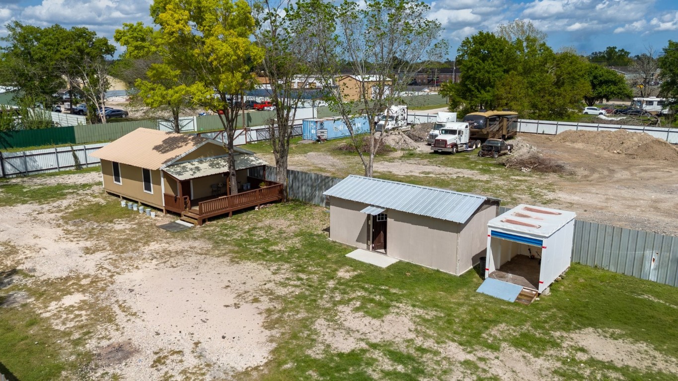 7525 Peekskill Lane Houston, TX 77075 - Photo 5 of 11 a view of a chairs and table in the backyard