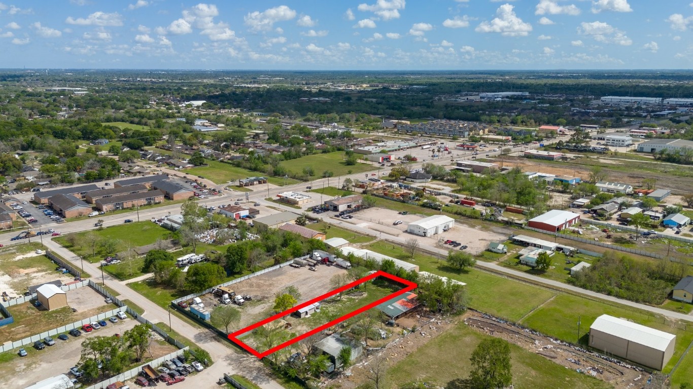 7525 Peekskill Lane Houston, TX 77075 - Photo 9 of 11 an aerial view of residential houses with outdoor space and lake view