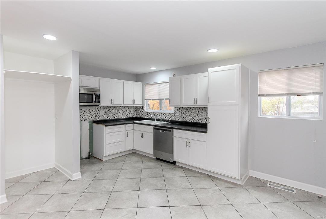 856 Prigge Road St. Louis, MO 63138 - Photo 2 of 18