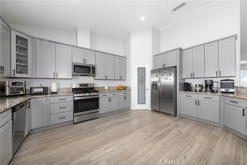 14625 Olema Road Apple Valley, CA 92307 - Photo 4 of 41