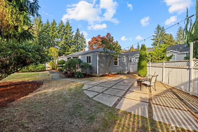 $740,000 | 15220 12th Avenue Northeast, Unit 15220, Shoreline, WA 98155