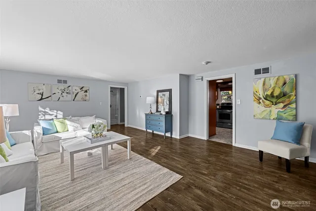 $740,000 | 15220 12th Avenue Northeast, Unit 15220, Shoreline, WA 98155