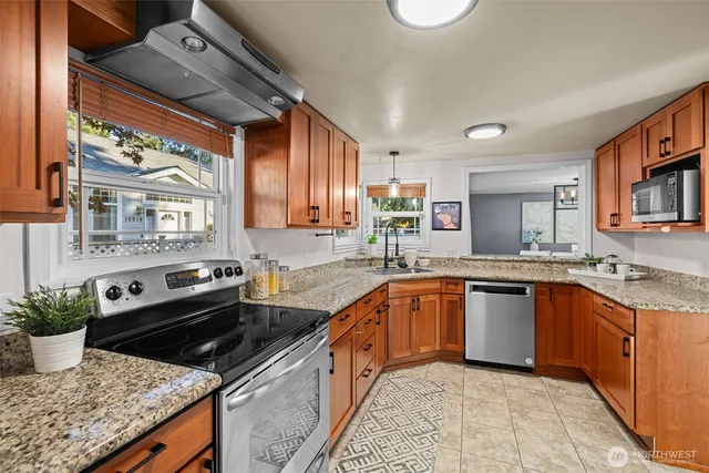 $740,000 | 15220 12th Avenue Northeast, Unit 15220, Shoreline, WA 98155