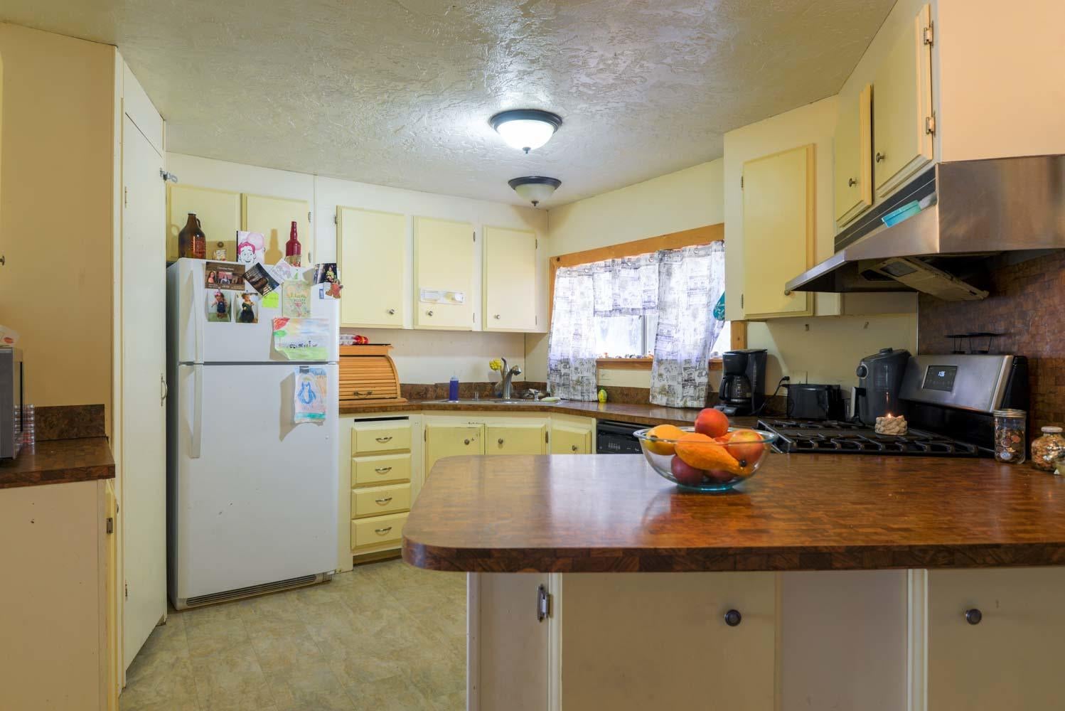 9757 Blackwell Road Central Point, OR 97502 - Photo 10 of 28 _ALB8577-HDR