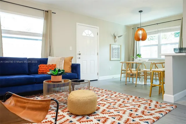 $4,400 | 2761 Southwest 33rd Avenue, Unit 2, Miami, FL 33133