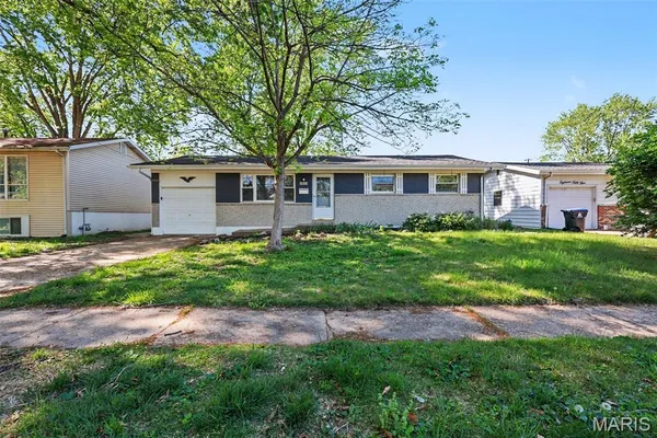 $195,900 | 1845 Violet Drive, Florissant, MO 63031