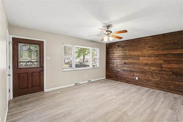 $195,900 | 1845 Violet Drive, Florissant, MO 63031