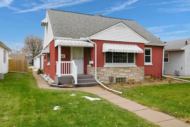$136,000 | 1923 31st Street, Moline, IL 61265