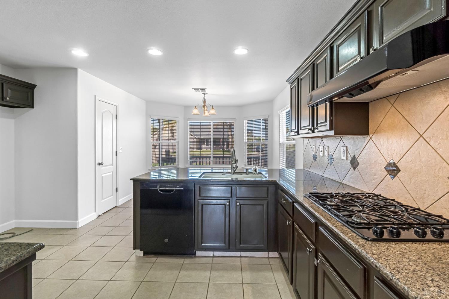 988 Privilege Way Lemoore, CA 93245 - Photo 15 of 45 Gallery Image 15