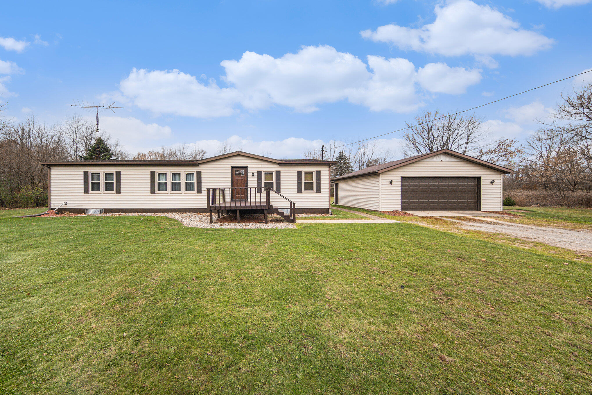 9300 Rountree Road Horton, MI 49246 - Photo 2 of 28 002_sbp_58