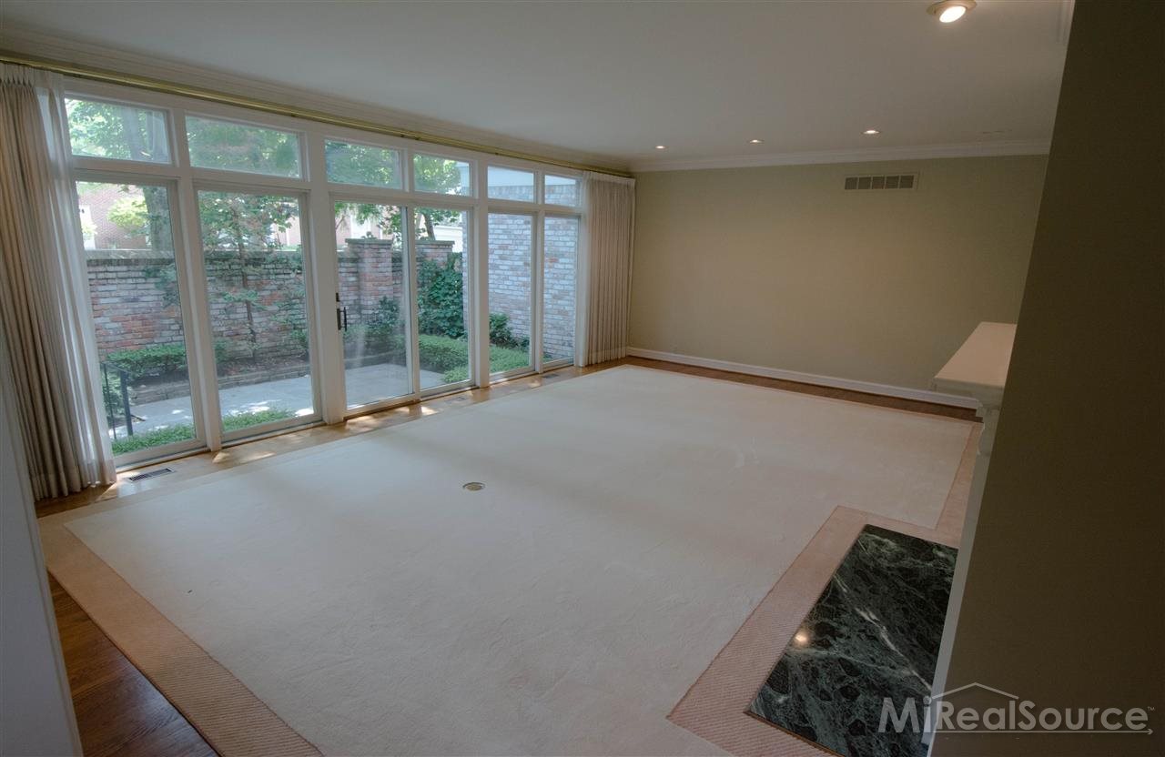 349 A Neff Road Grosse Pointe, MI 48230 - Photo 4 of 25 31198489-3.JPG