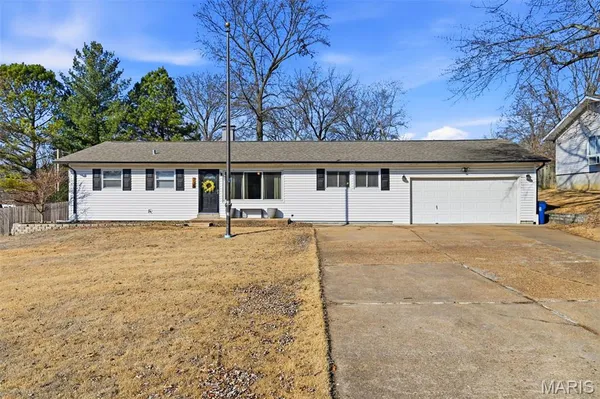 $299,900 | 239 East Skyline Drive, Ballwin, MO 63011