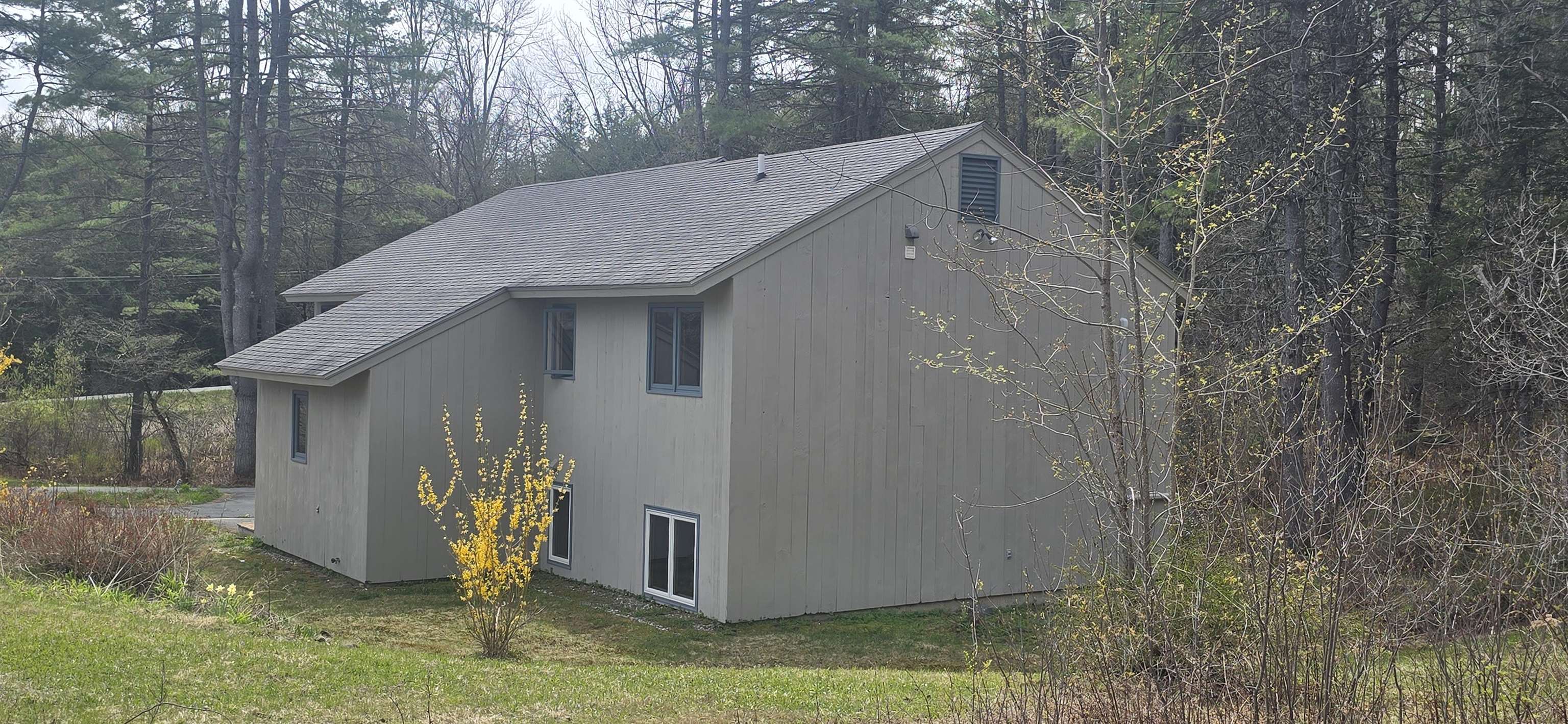 1608 Marsh Family Road Hartford, VT 05059 - Photo 2 of 27