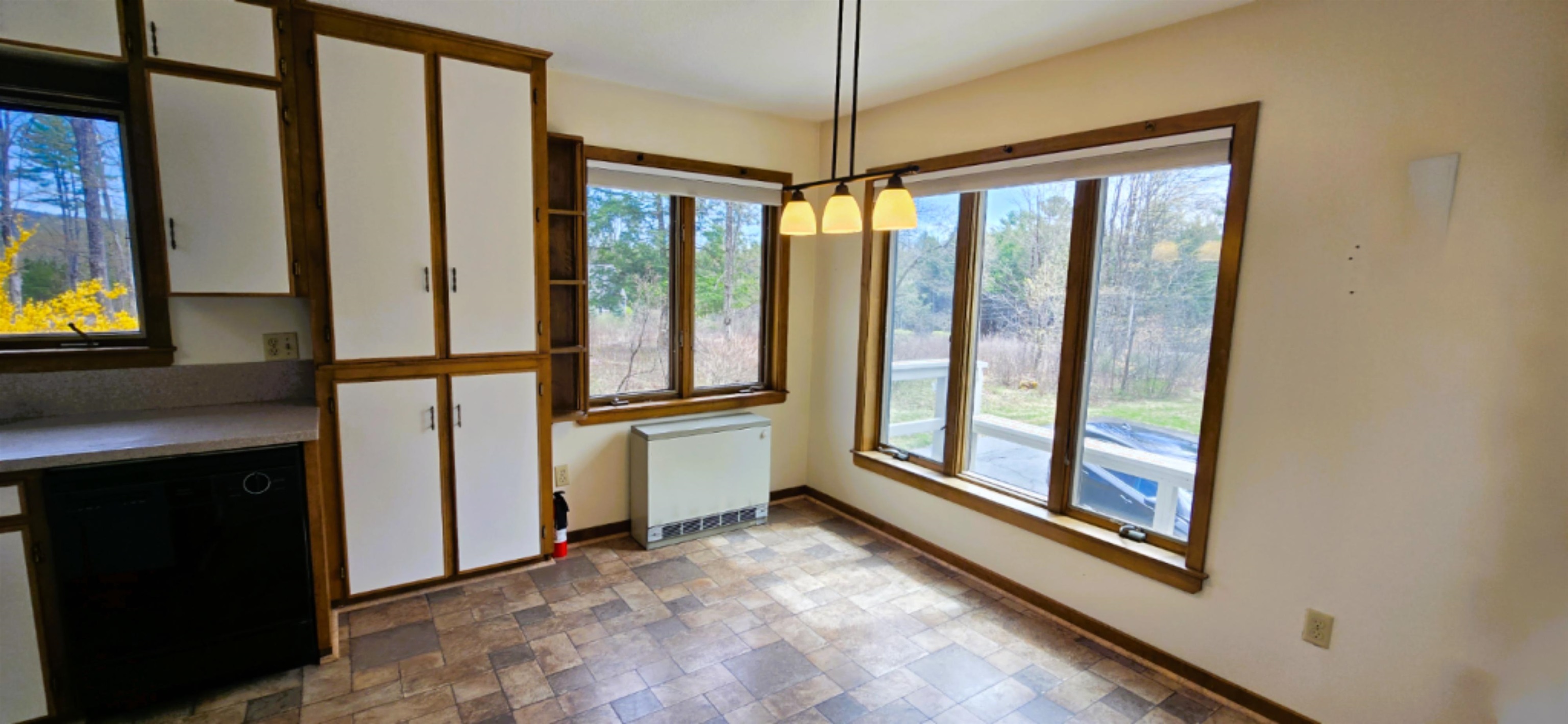 1608 Marsh Family Road Hartford, VT 05059 - Photo 7 of 27