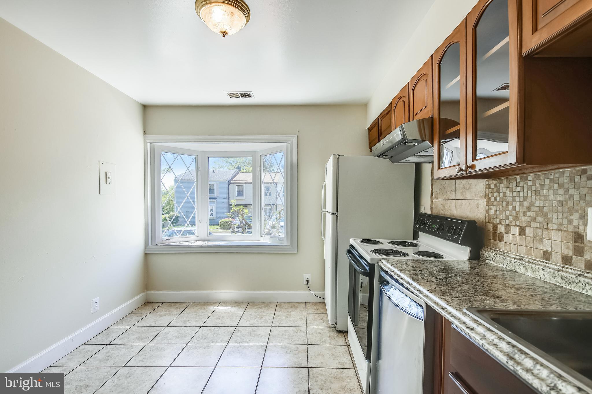 17482 Hoskinson Road Poolesville, MD 20837 - Photo 11 of 31 Kitchen