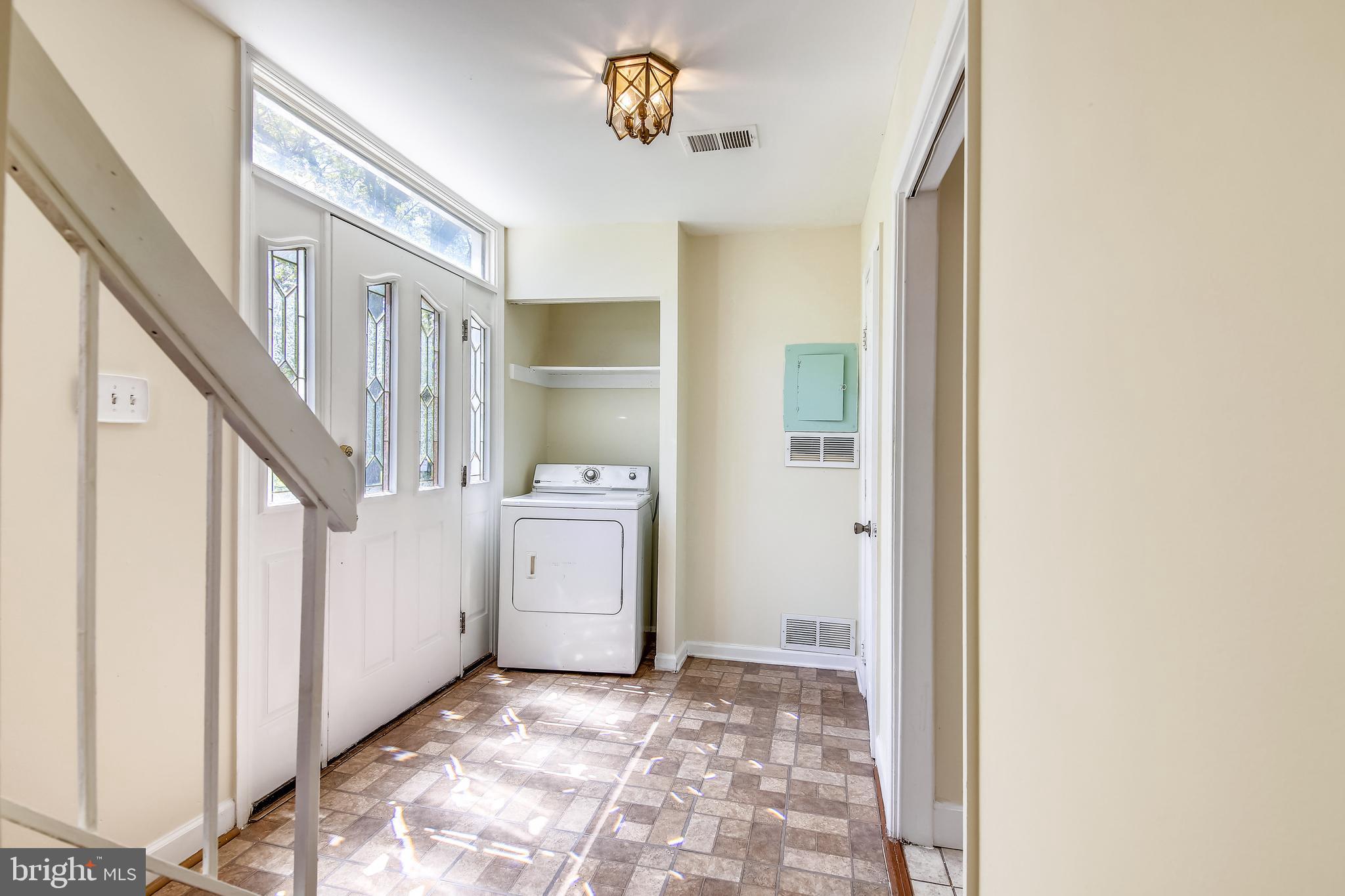 17482 Hoskinson Road Poolesville, MD 20837 - Photo 12 of 31 Foyer