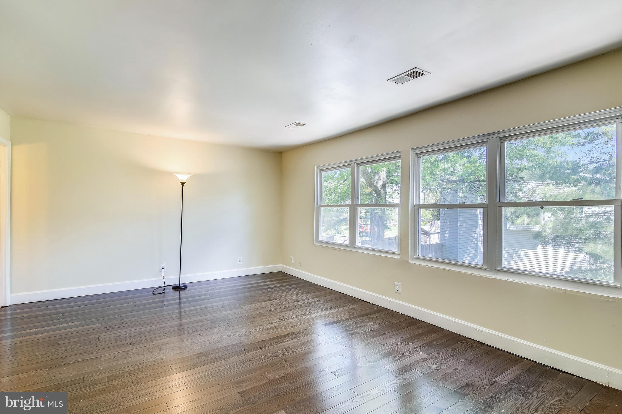 17482 Hoskinson Road Poolesville, MD 20837 - Photo 13 of 31 Master Bedroom