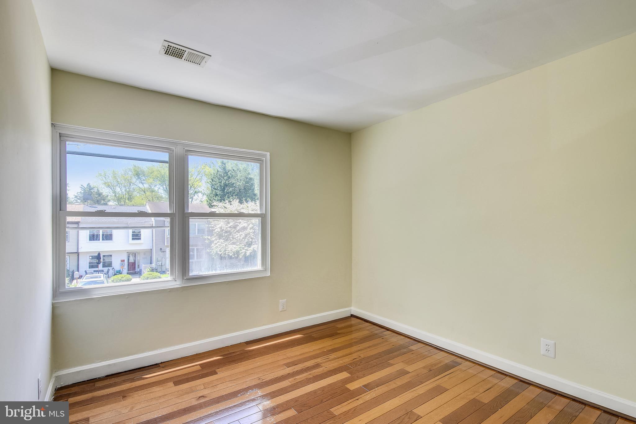 17482 Hoskinson Road Poolesville, MD 20837 - Photo 17 of 31 Second Bedroom