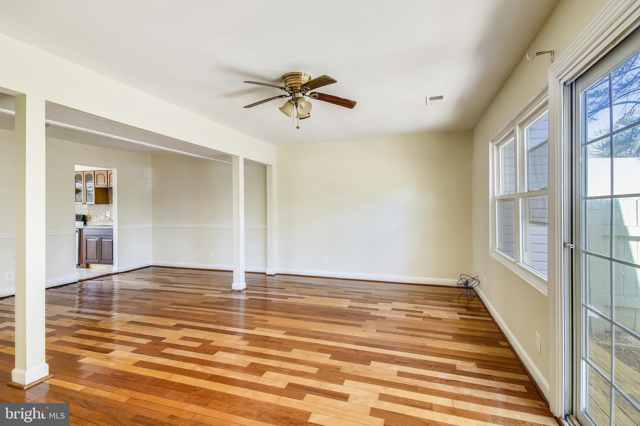 17482 Hoskinson Road Poolesville, MD 20837 - Photo 7 of 31 Living Room