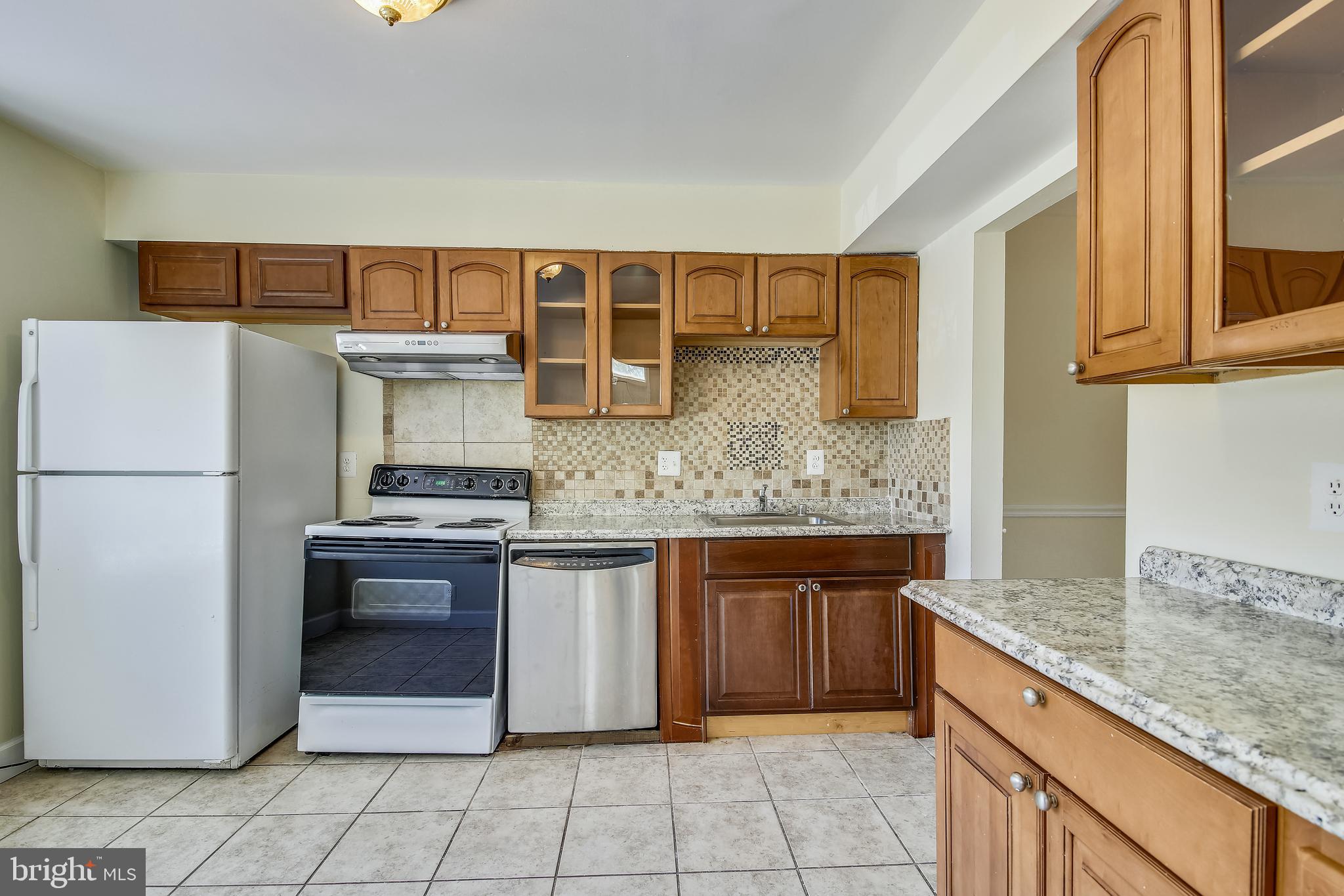 17482 Hoskinson Road Poolesville, MD 20837 - Photo 9 of 31 Table Space Kitchen