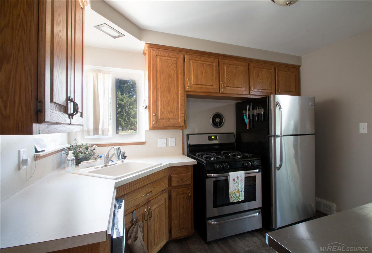 102 Normandy Road Royal Oak, MI 48073 - Photo 13 of 29 50045505-12.JPG