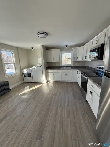 $1,850 | 820 Burbank Avenue, Suffield, CT 06078