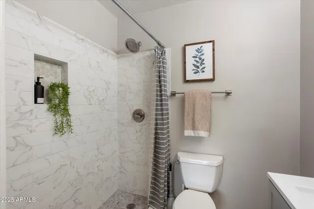 $379,000 | 1450 East Bethany Home Road, Unit 8, Phoenix, AZ 85014