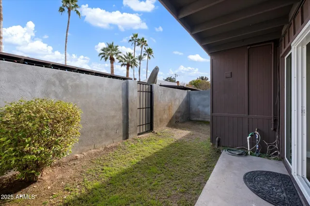 $379,000 | 1450 East Bethany Home Road, Unit 8, Phoenix, AZ 85014