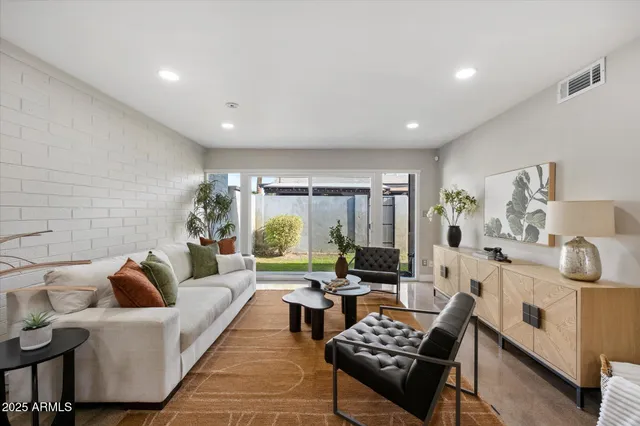 $379,000 | 1450 East Bethany Home Road, Unit 8, Phoenix, AZ 85014