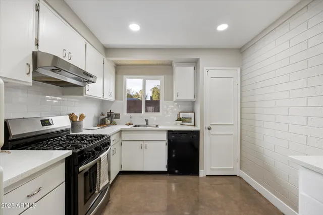 $379,000 | 1450 East Bethany Home Road, Unit 8, Phoenix, AZ 85014