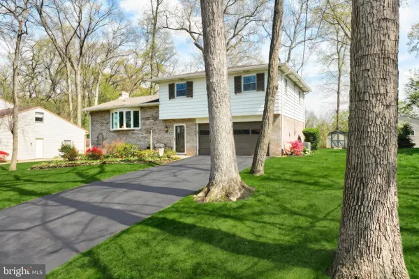 $355,000 | 320 Holyoke Drive, York, PA 17402