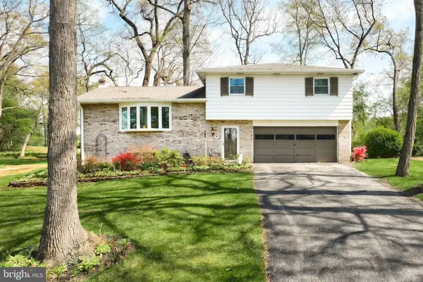 $355,000 | 320 Holyoke Drive, York, PA 17402