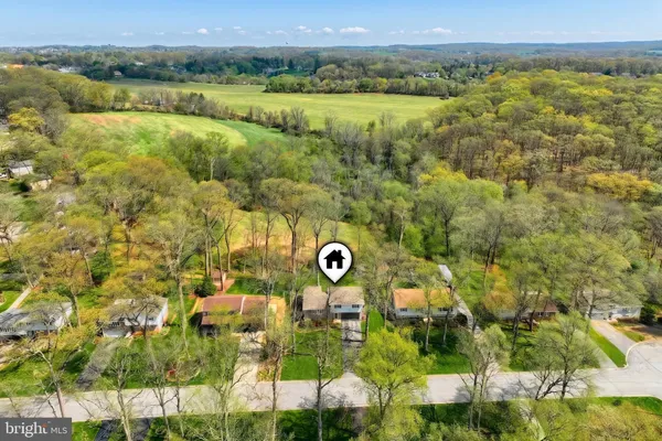 $355,000 | 320 Holyoke Drive, York, PA 17402