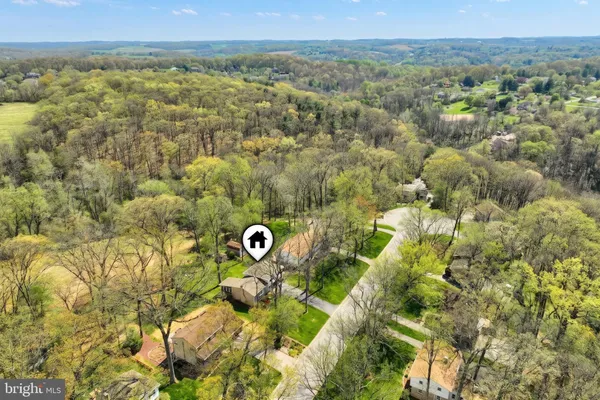 $355,000 | 320 Holyoke Drive, York, PA 17402