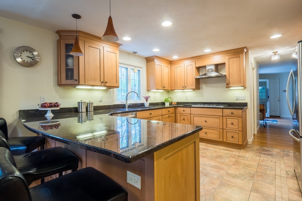28 Hemlock Road Andover, MA 01810 - Photo 3 of 28 Gallery Image 3