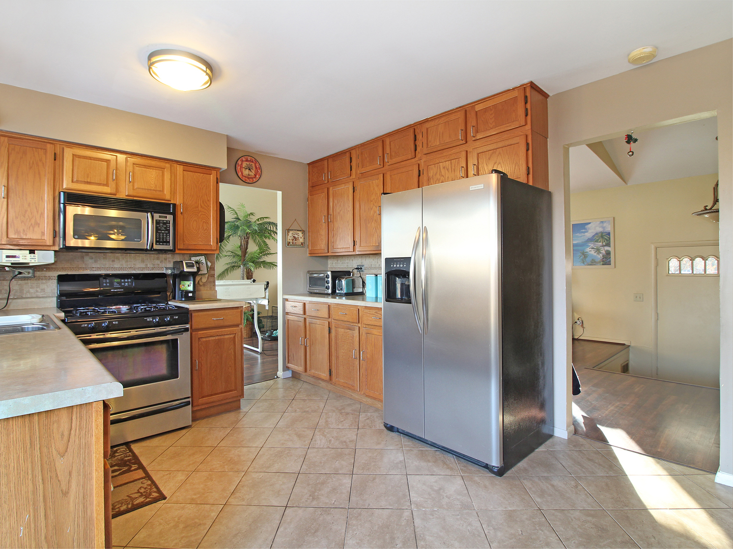 554 Rockhurst Road Bolingbrook, IL 60440 - Photo 9 of 29 a kitchen with stainless steel appliances granite countertop a refrigerator oven a sink and dishwasher
