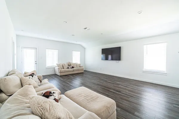 $2,295 | 8730 Anacua Drive, Rosharon, TX 77583