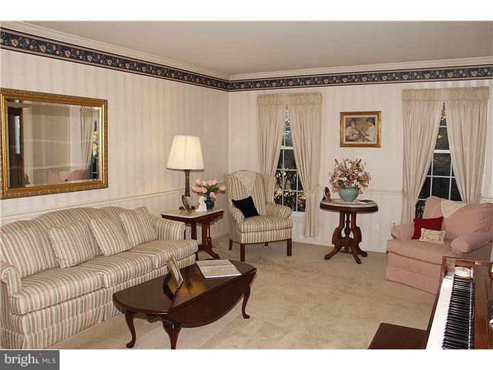 540 Denbign Road Langhorne, PA 19047 - Photo 4 of 20 Living Room