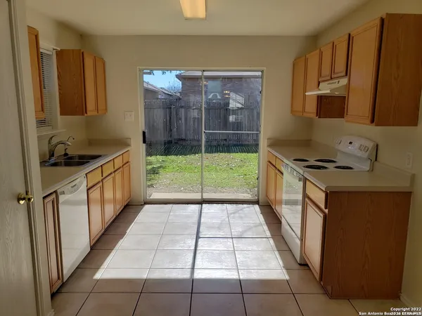 $1,600 | 10622 Shaencrest, San Antonio, TX 78254