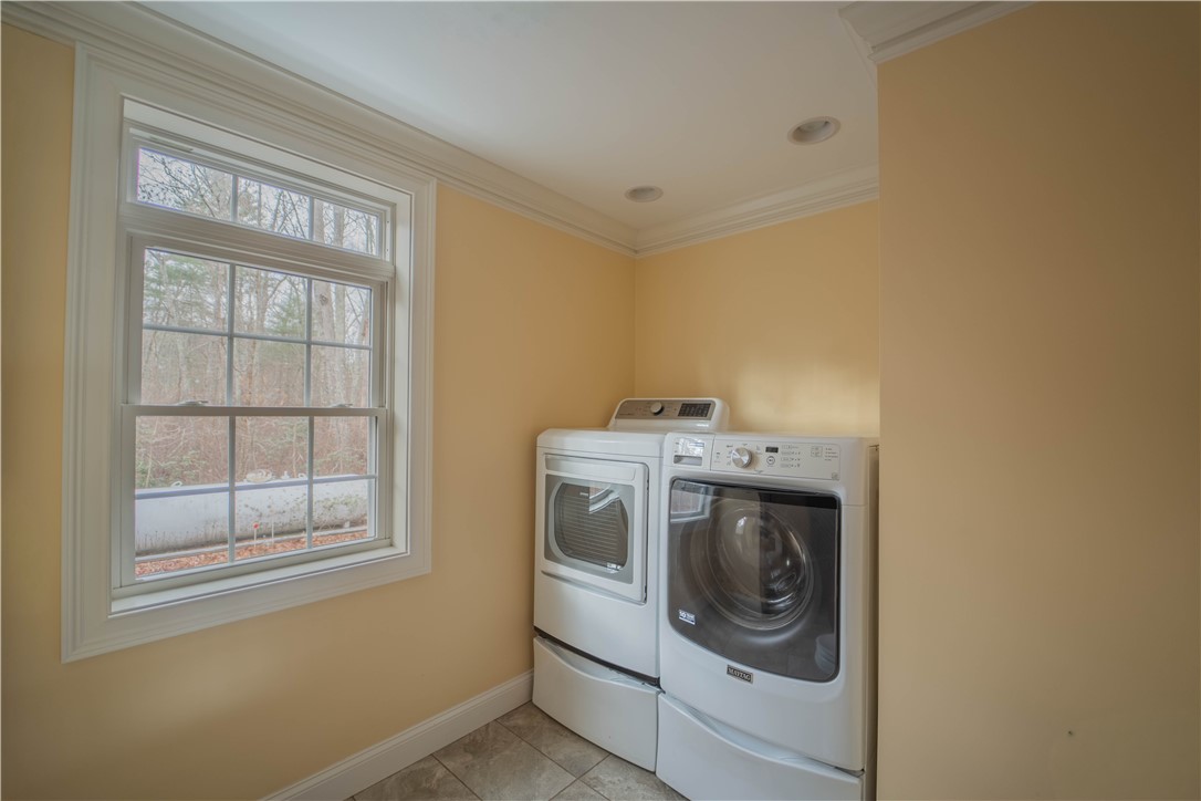 44 Decubellis Court Glocester, RI 02814 - Photo 21 of 28