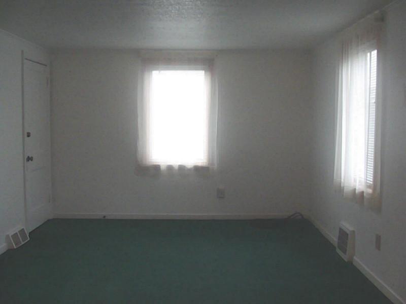 2215 Swallow Hill Road Pittsburgh, PA 15220 - Photo 14 of 18 Living Room.