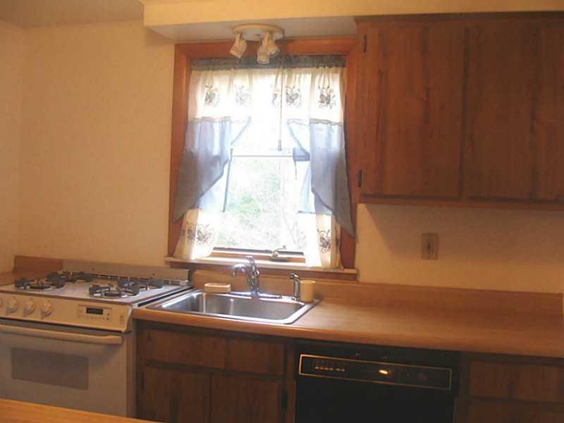 2215 Swallow Hill Road Pittsburgh, PA 15220 - Photo 5 of 18 Kitchen.