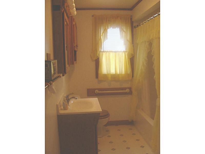 2215 Swallow Hill Road Pittsburgh, PA 15220 - Photo 8 of 18 Full Bath.
